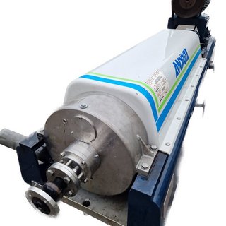 Decanter Guinard D3LLC30BHP dewatering system, polymer system, macerator